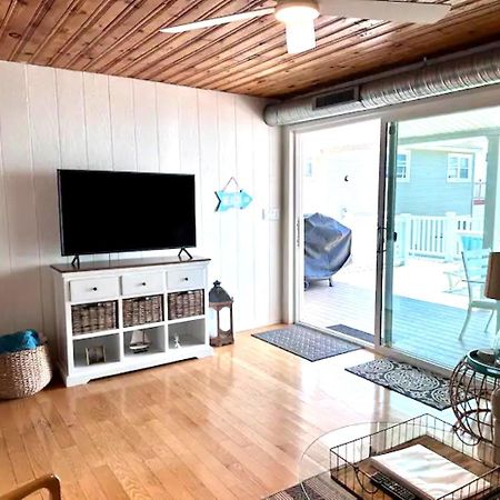 Cozy Beach - Direct Waterfront! East Haven Bagian luar foto