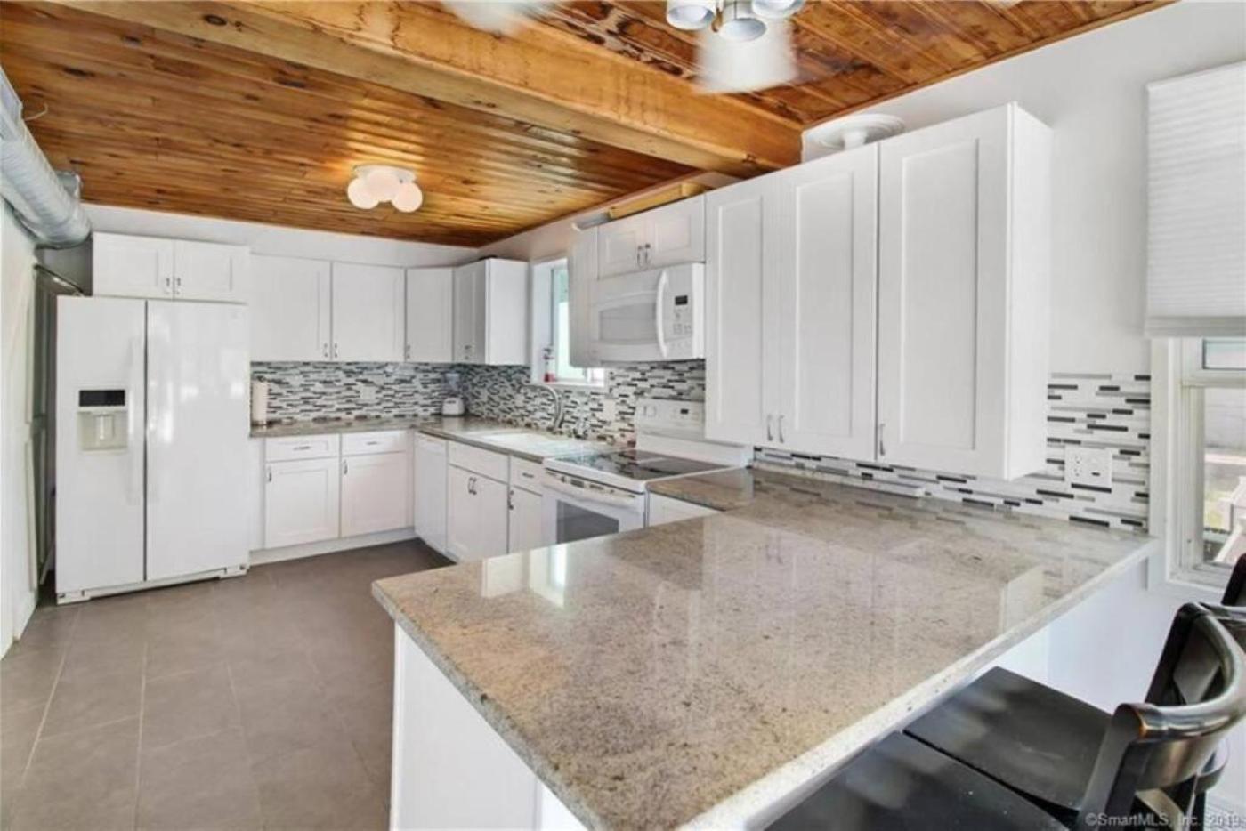 Cozy Beach - Direct Waterfront! East Haven Bagian luar foto