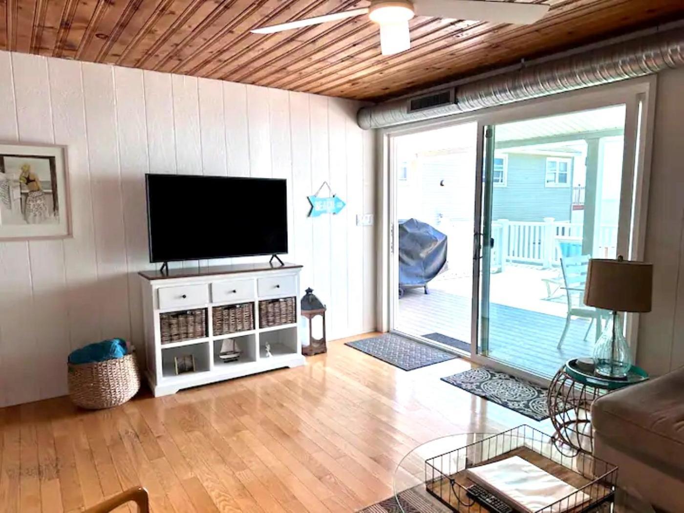 Cozy Beach - Direct Waterfront! East Haven Bagian luar foto